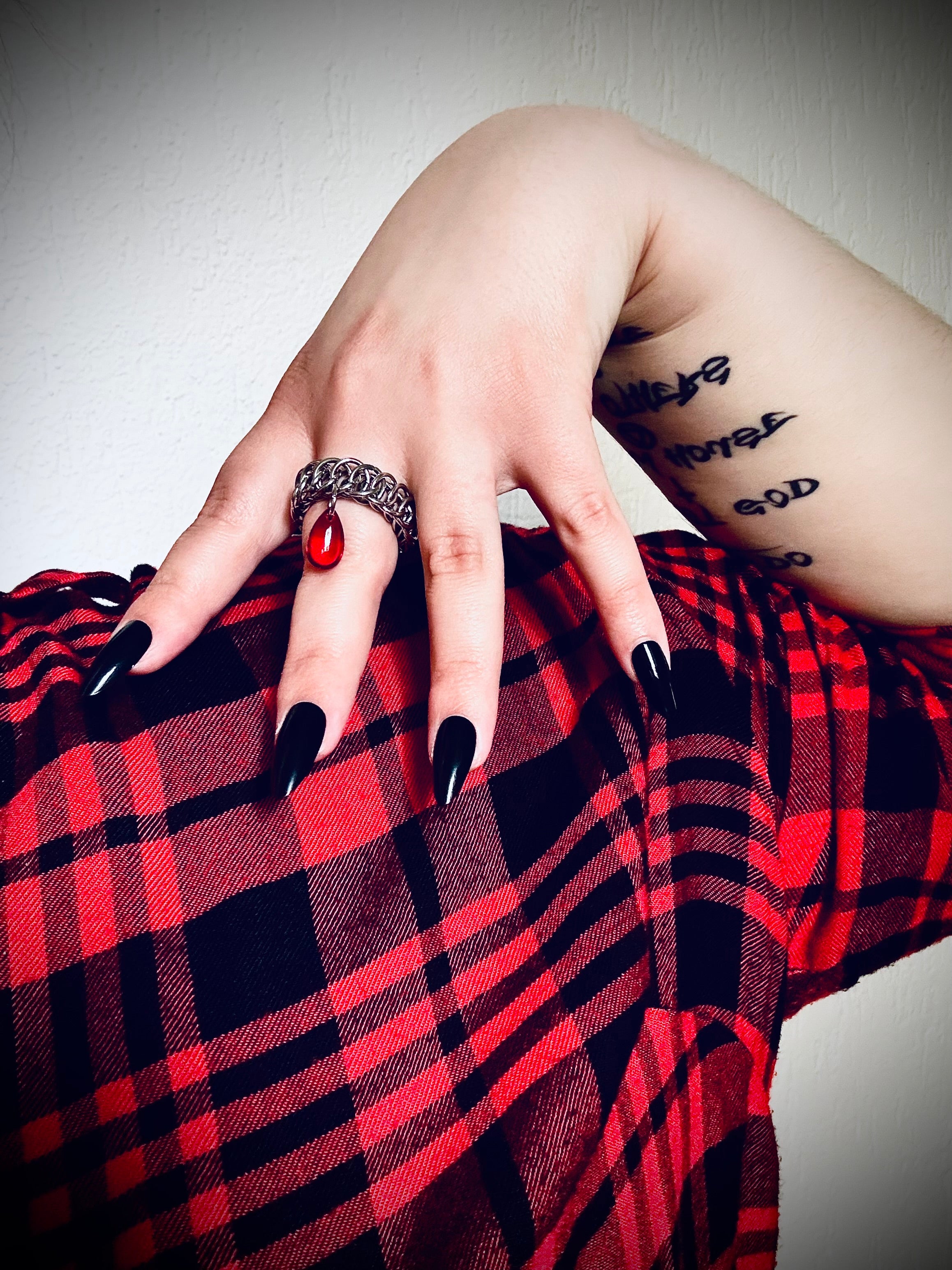 BELLONA || Chainmail Ring With A Blood Drop