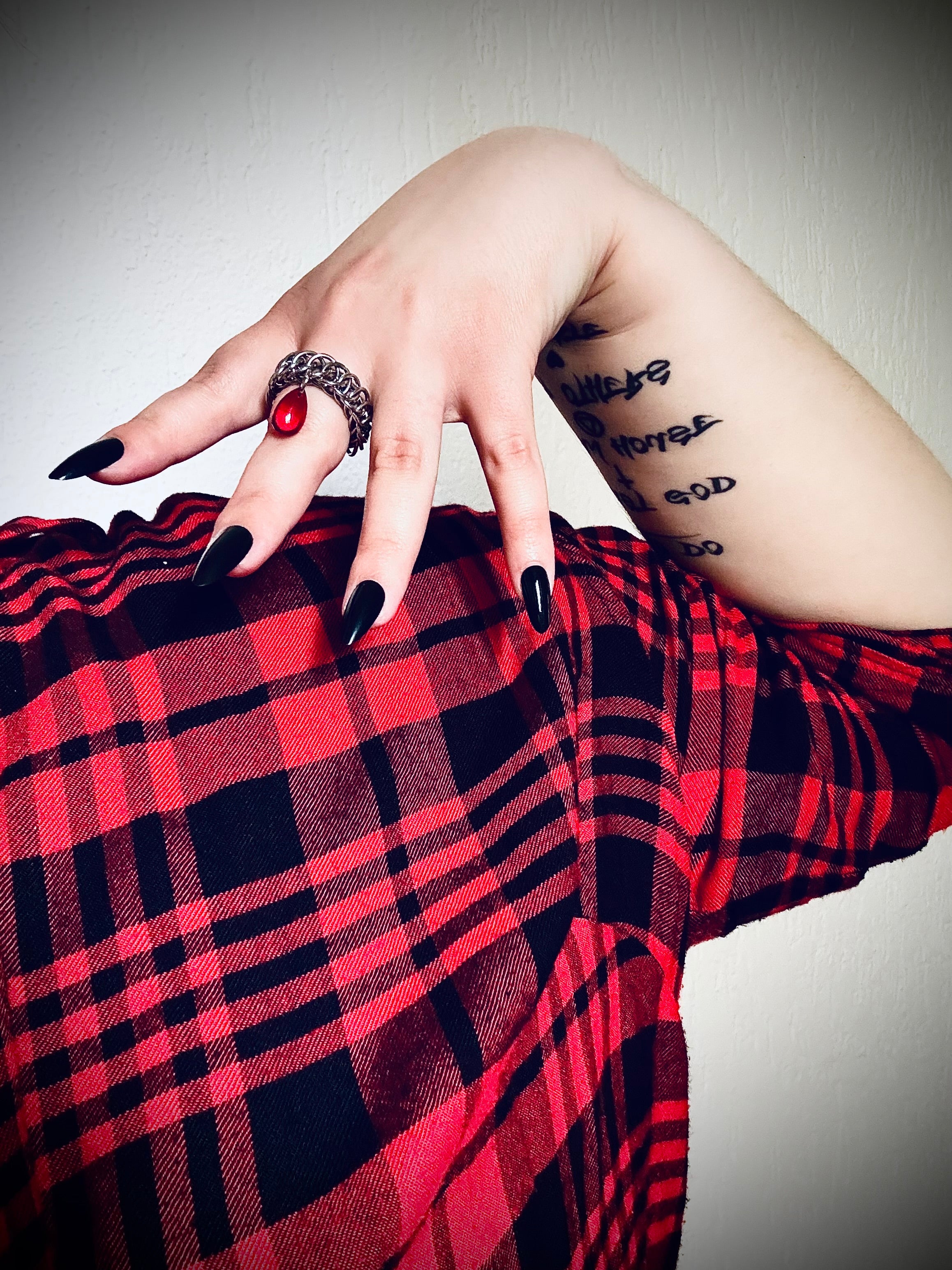 BELLONA || Chainmail Ring With A Blood Drop